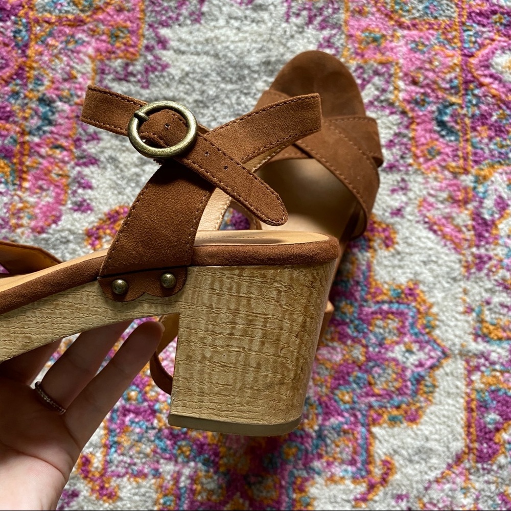 AMERICAN EAGLE • platform heels - Picture 4 of 7